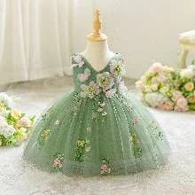 Vestido verde de tul con flores aplicadas