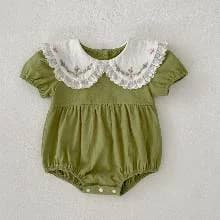 Mameluco verde con cuello bordado