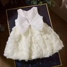 Vestido blanco de hada con volados
