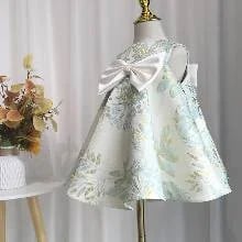 Vestido de satén estampado con lazo