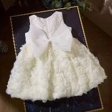 Vestido blanco de hada con volados