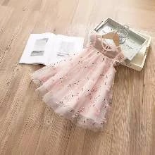 Vestido rosado de tul con flores bordadas